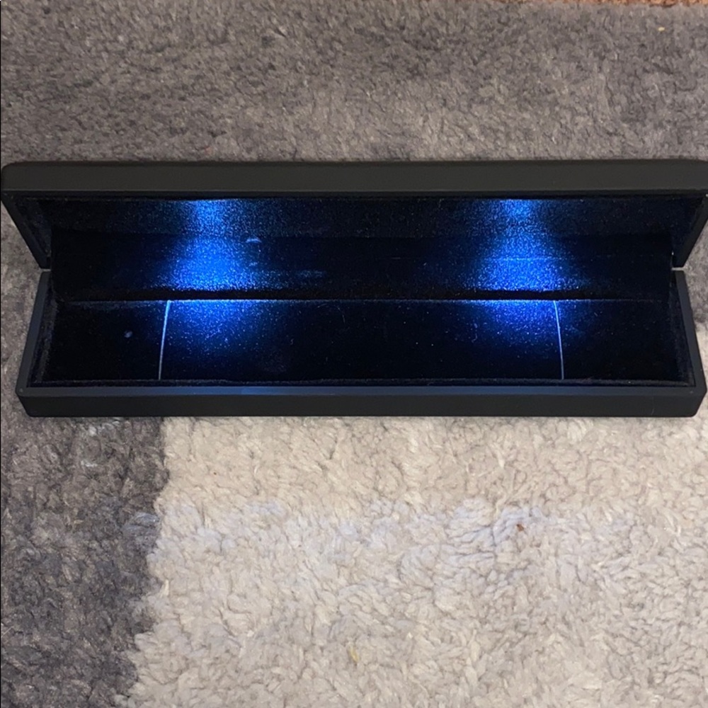 Light up bracelet box 💡